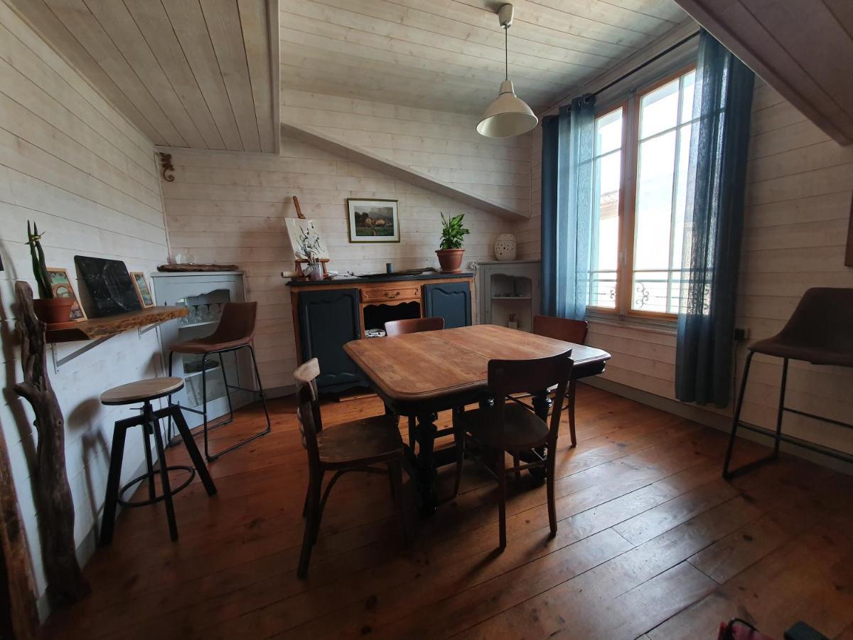 Le Refuge Ceretan, Grand Et Bel Appartement Mansarde En Plein Centre Bagian luar foto