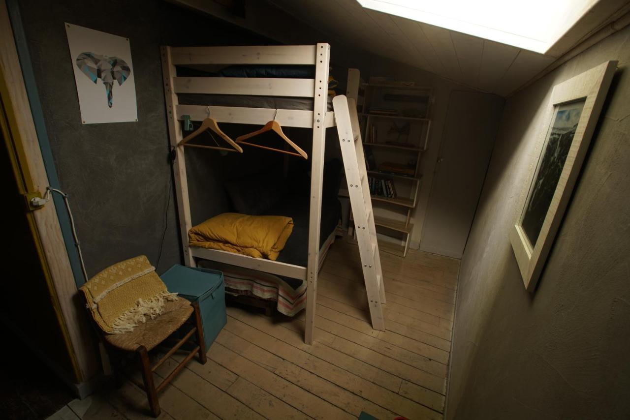 Le Refuge Ceretan, Grand Et Bel Appartement Mansarde En Plein Centre Bagian luar foto